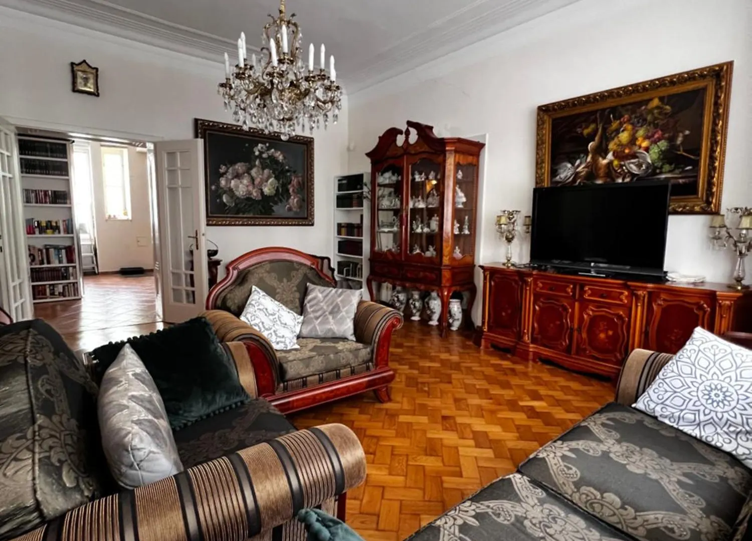 Elegant Apartment Near Schoenbrunn Vienna